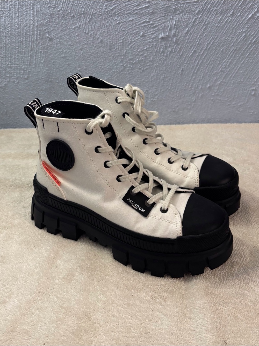 Palladium White  & Black Chunky Lace-Up Platform Boots SZ 7 Women’s Combat